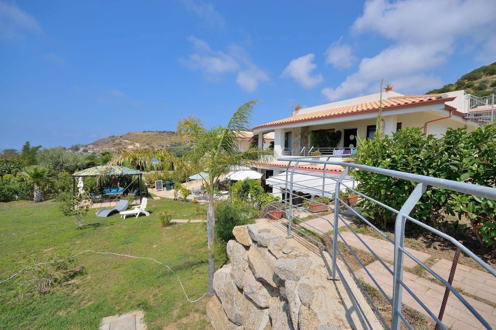 B&B Villa Pimm'S Zambrone Esterno foto